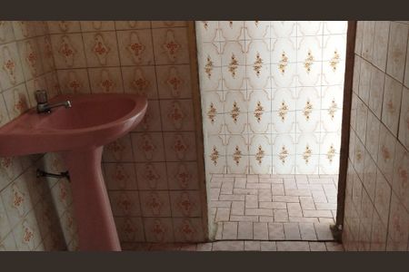 Casa à venda com 240m², 4 quartos e 3 vagas Casa à venda com 240m², 4 quartos e 3 vagasBanheiro