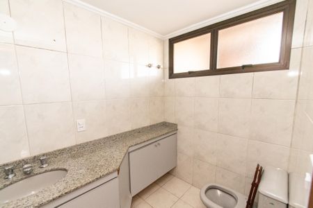 Apartamento à venda com 161m², 4 quartos e 3 vagasBanheiro da suíte 2
