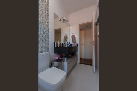 Casa à venda com 220m², 3 quartos e 7 vagasBanheiro da Suíte