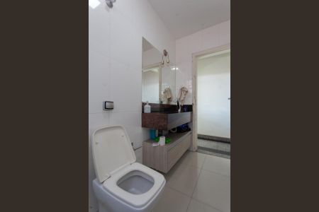 Casa à venda com 220m², 3 quartos e 7 vagasBanheiro Social 2