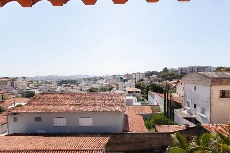 Casa à venda com 220m², 3 quartos e 7 vagasVista do Quarto 2