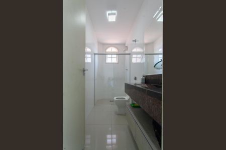 Casa à venda com 220m², 3 quartos e 7 vagasBanheiro Social 2