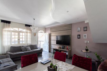 Casa à venda com 220m², 3 quartos e 7 vagasSala