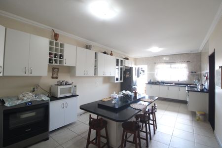 Casa para alugar com 200m², 3 quartos e 2 vagasCozinha