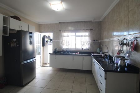 Casa para alugar com 200m², 3 quartos e 2 vagasCozinha