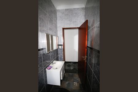 Casa para alugar com 176m², 3 quartos e 2 vagasBanheiro Social