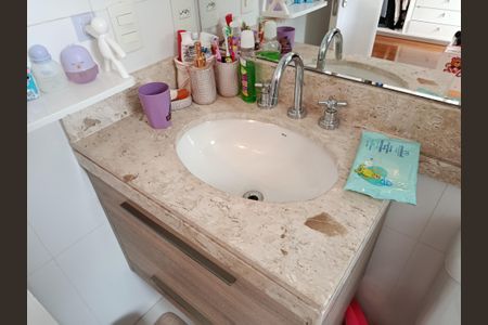 Apartamento à venda com 134m², 2 quartos e 2 vagas Apartamento à venda com 134m², 2 quartos e 2 vagasBanheiro da Suíte 2