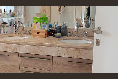 Apartamento à venda com 134m², 2 quartos e 2 vagas Apartamento à venda com 134m², 2 quartos e 2 vagasBanheiro da Suíte 2