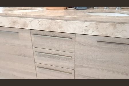 Apartamento à venda com 134m², 2 quartos e 2 vagas Apartamento à venda com 134m², 2 quartos e 2 vagasBanheiro da Suíte 2