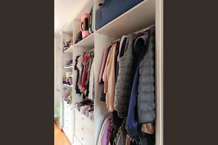 Apartamento à venda com 134m², 2 quartos e 2 vagas Apartamento à venda com 134m², 2 quartos e 2 vagasCloset da suíte 2