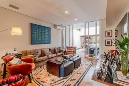 Casa à venda com 350m², 3 quartos e 4 vagasSala