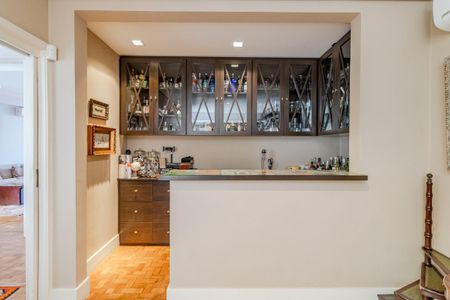 Casa à venda com 350m², 3 quartos e 4 vagasEscritório