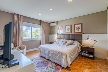 Casa à venda com 350m², 3 quartos e 4 vagasSuíte