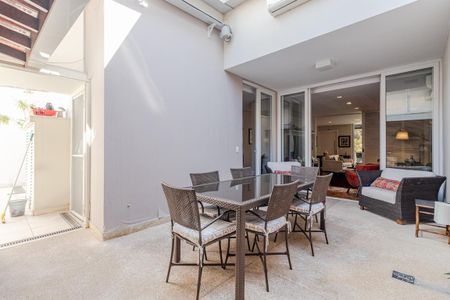 Casa à venda com 350m², 3 quartos e 4 vagasChurrasqueira