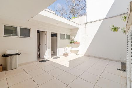 Casa à venda com 350m², 3 quartos e 4 vagasQuintal