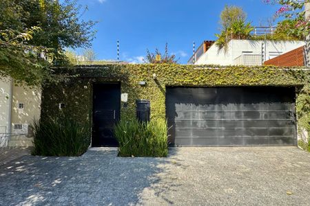 Casa à venda com 350m², 3 quartos e 4 vagasFachada