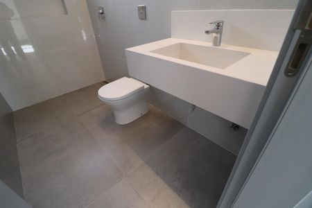 Casa de condomínio para alugar com 212m², 3 quartos e 3 vagasBanheiro da Suíte