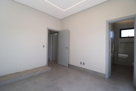 Casa de condomínio para alugar com 212m², 3 quartos e 3 vagasSuíte