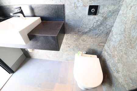 Casa de condomínio para alugar com 212m², 3 quartos e 3 vagasBanheiro da piscina