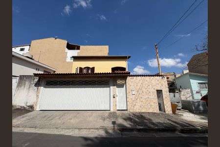 Casa à venda com 147m², 3 quartos e 3 vagasFachada