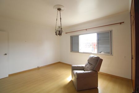 Casa à venda com 240m², 3 quartos e 2 vagasSuíte