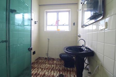 Casa à venda com 240m², 3 quartos e 2 vagasBanheiro