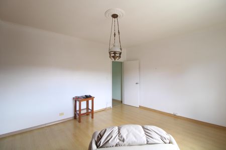 Casa à venda com 240m², 3 quartos e 2 vagasSuíte