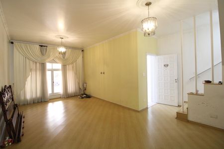 Sala de casa à venda com 3 quartos, 240m² em Jardim Itacolomi, São Paulo