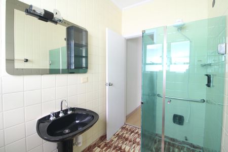 Casa à venda com 240m², 3 quartos e 2 vagasBanheiro