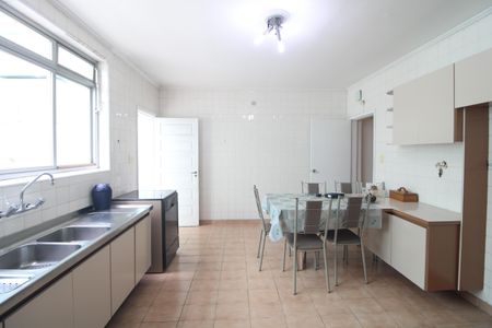 Casa à venda com 240m², 3 quartos e 2 vagasCozinha