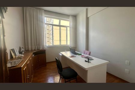 Apartamento à venda com 350m², 5 quartos e 3 vagasQuarto 