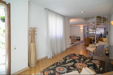 Casa à venda com 195m², 3 quartos e 2 vagas Casa à venda com 195m², 3 quartos e 2 vagasSala