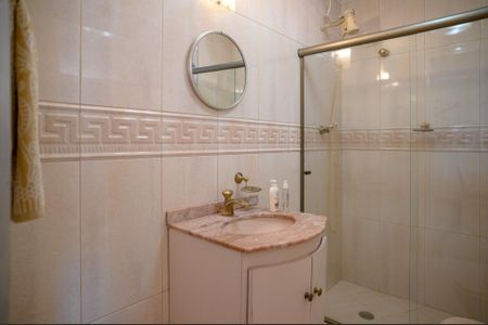 Casa à venda com 195m², 3 quartos e 2 vagas Casa à venda com 195m², 3 quartos e 2 vagasBanheiro Social 1