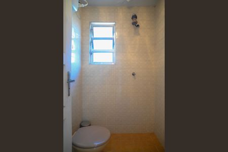 Casa à venda com 195m², 3 quartos e 2 vagas Casa à venda com 195m², 3 quartos e 2 vagasBanheiro de Serviço