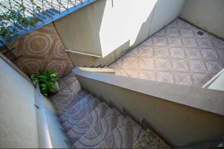 Casa à venda com 195m², 3 quartos e 2 vagas Casa à venda com 195m², 3 quartos e 2 vagasEscada Externa