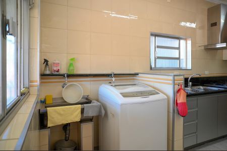 Casa à venda com 195m², 3 quartos e 2 vagas Casa à venda com 195m², 3 quartos e 2 vagasÁrea de Serviço