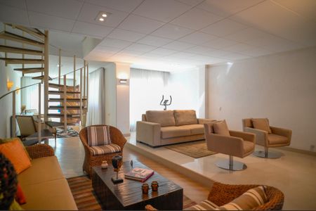 Casa à venda com 195m², 3 quartos e 2 vagas Casa à venda com 195m², 3 quartos e 2 vagasSala