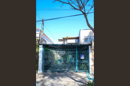 Casa à venda com 195m², 3 quartos e 2 vagas Casa à venda com 195m², 3 quartos e 2 vagasFachada