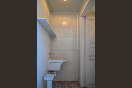 Casa à venda com 195m², 3 quartos e 2 vagas Casa à venda com 195m², 3 quartos e 2 vagasBanheiro de Serviço