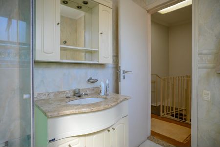 Casa à venda com 195m², 3 quartos e 2 vagas Casa à venda com 195m², 3 quartos e 2 vagasBanheiro Social 2