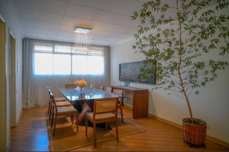 Casa à venda com 195m², 3 quartos e 2 vagas Casa à venda com 195m², 3 quartos e 2 vagasSala de Jantar