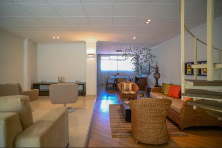 Casa à venda com 195m², 3 quartos e 2 vagas Casa à venda com 195m², 3 quartos e 2 vagasSala