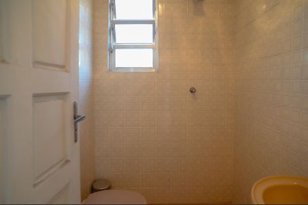 Casa à venda com 195m², 3 quartos e 2 vagas Casa à venda com 195m², 3 quartos e 2 vagasBanheiro de Serviço