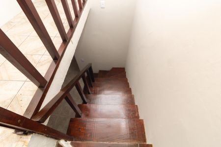 Casa para alugar com 120m², 4 quartos e 1 vaga Casa para alugar com 120m², 4 quartos e 1 vagaEscada