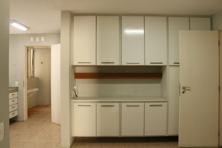 Apartamento à venda com 236m², 3 quartos e 3 vagasCozinha
