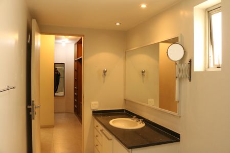 Apartamento à venda com 236m², 3 quartos e 3 vagasBanheiro da Suíte