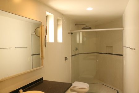 Apartamento à venda com 236m², 3 quartos e 3 vagasBanheiro da Suíte