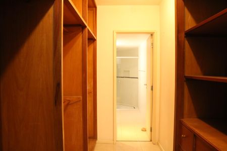 Apartamento à venda com 236m², 3 quartos e 3 vagasSuíte