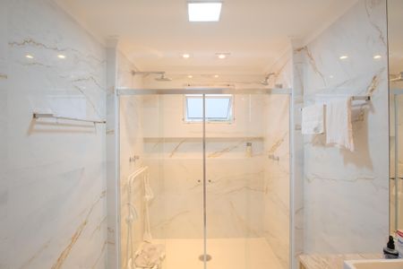 Apartamento à venda com 224m², 3 quartos e 4 vagasBanheiro 1 da Suíte 1