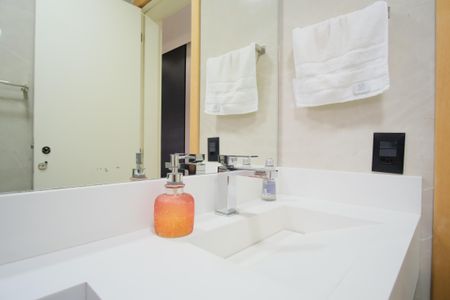 Apartamento à venda com 224m², 3 quartos e 4 vagasBanheiro da Suíte 2